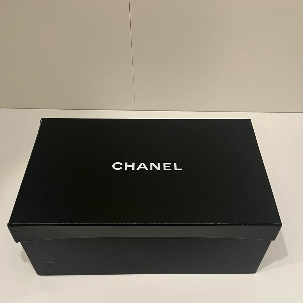 Chanel Light sage green Logo patent Loafers - Picture 5 of 10